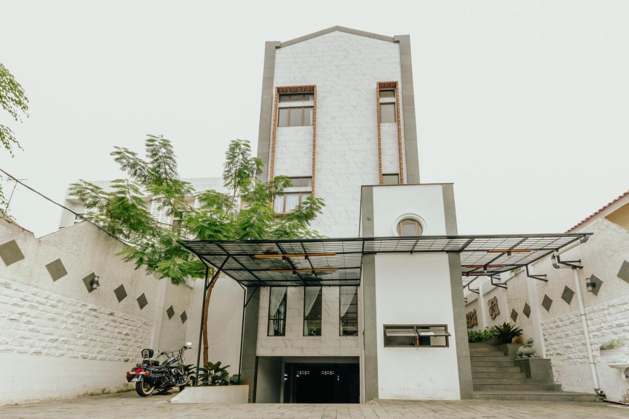 Urbanest Inn House Slipi Jakarta Exterior foto
