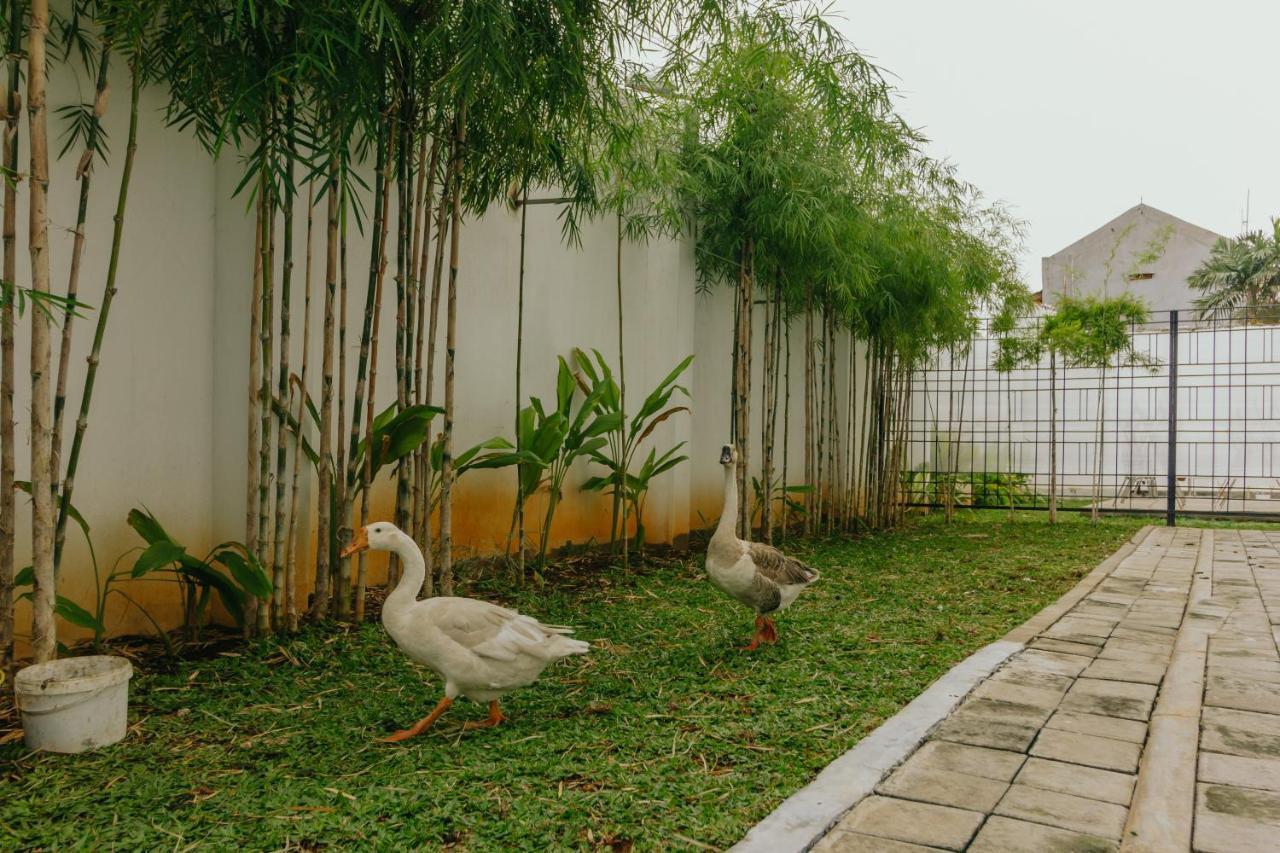 Urbanest Inn House Slipi Jakarta Exterior foto