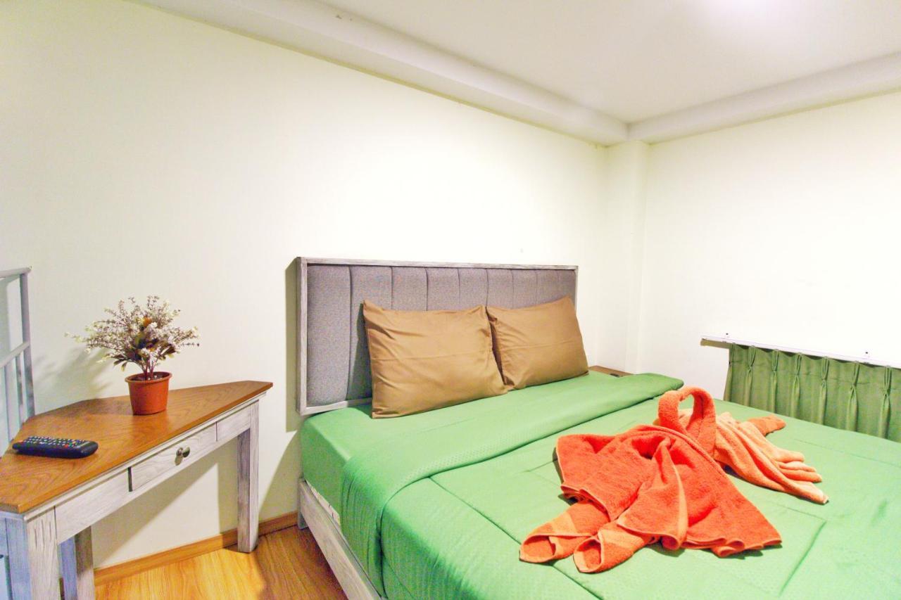 Urbanest Inn House Slipi Jakarta Cameră foto
