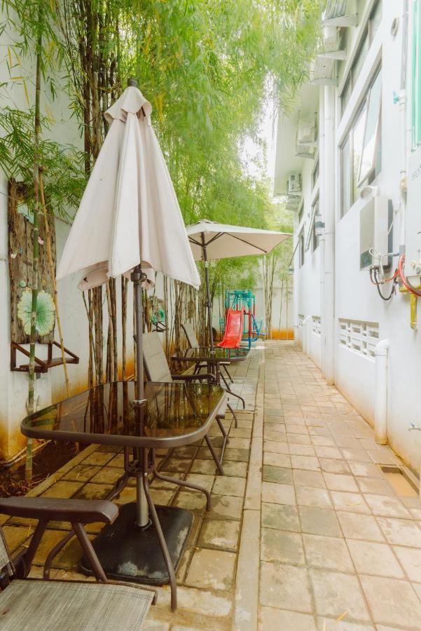 Urbanest Inn House Slipi Jakarta Exterior foto
