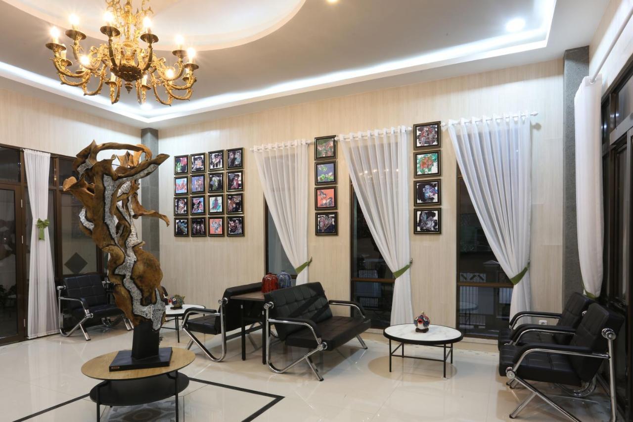 Urbanest Inn House Slipi Jakarta Exterior foto