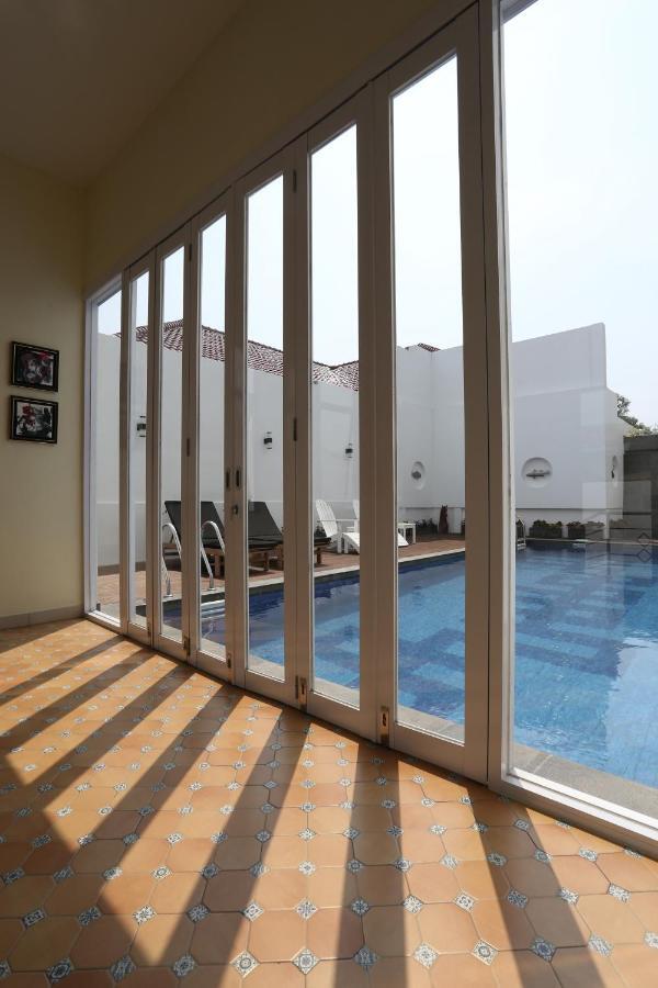 Urbanest Inn House Slipi Jakarta Exterior foto